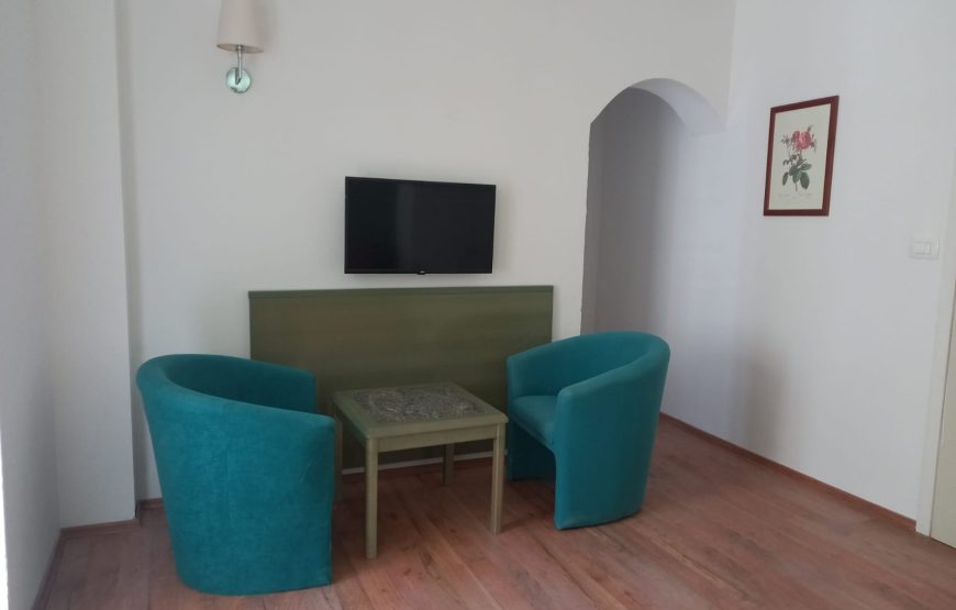 Vila Žan Kurtović, Makarska 2025.