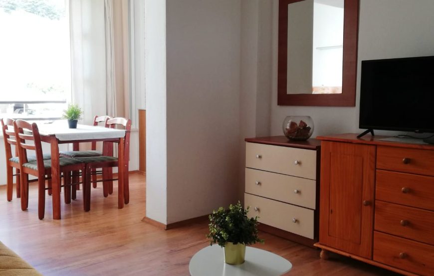 Vila Žan Kurtović, Makarska 2025.